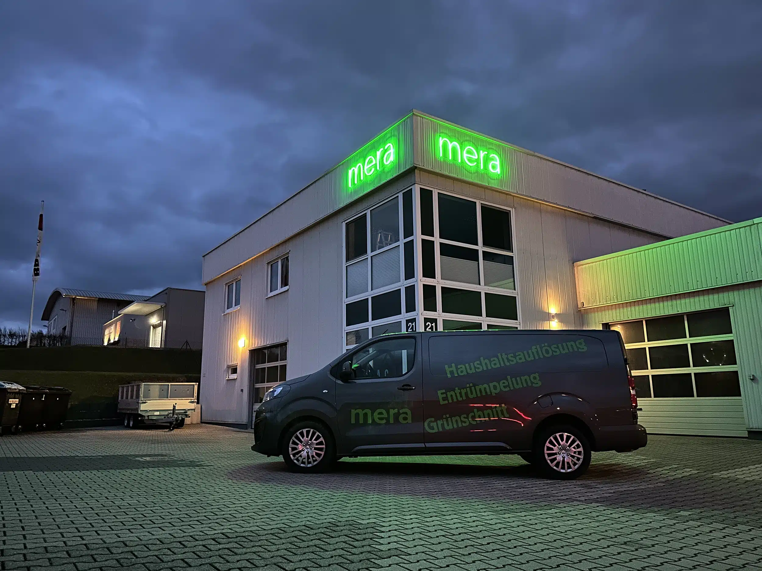 mera Dienstleistungen Firmengelände in Pößneck Ost bei Nacht mera Dienstleistungen Firmengelände in Pößneck Ost bei Nacht